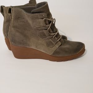 SOREL toronto army Green wedge lace up booties